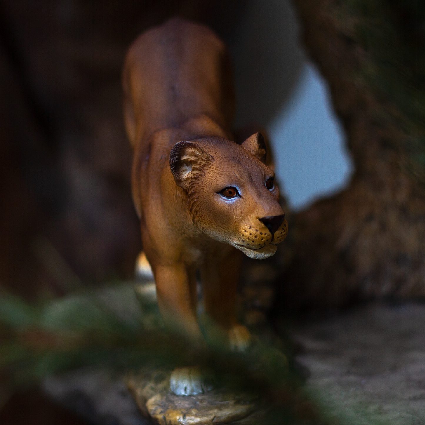 Realistic Lioness with Little Cub perching on tree branch Wildlife Resin Figurine Statue