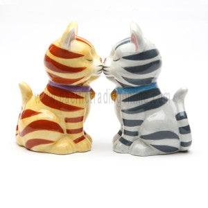 Striped Kissing Kittens Magnetized Tabby Cats Salt And Pepper Shaker Set