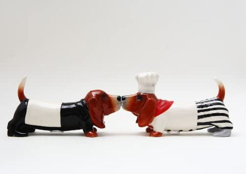 Pacific Trading Kissing Basset Hounds Chef Dogs Magnetic Salt and Pepper Shakers Set