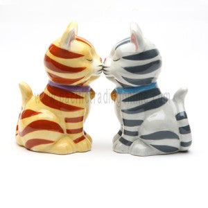 Striped Kissing Kittens Magnetized Tabby Cats Salt And Pepper Shaker Set