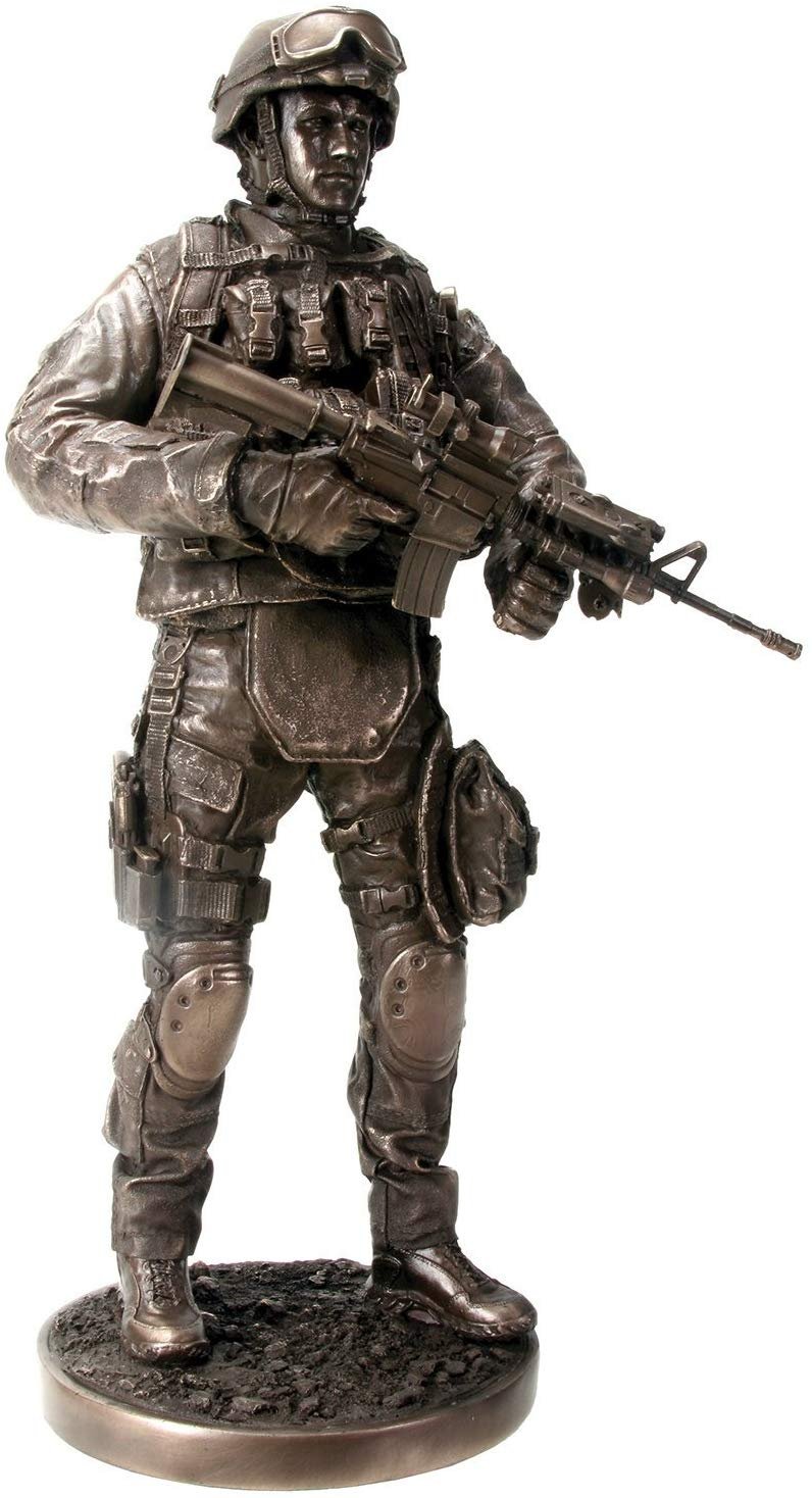 Metal Tone Providing Security Fighting Soldier Statue Display